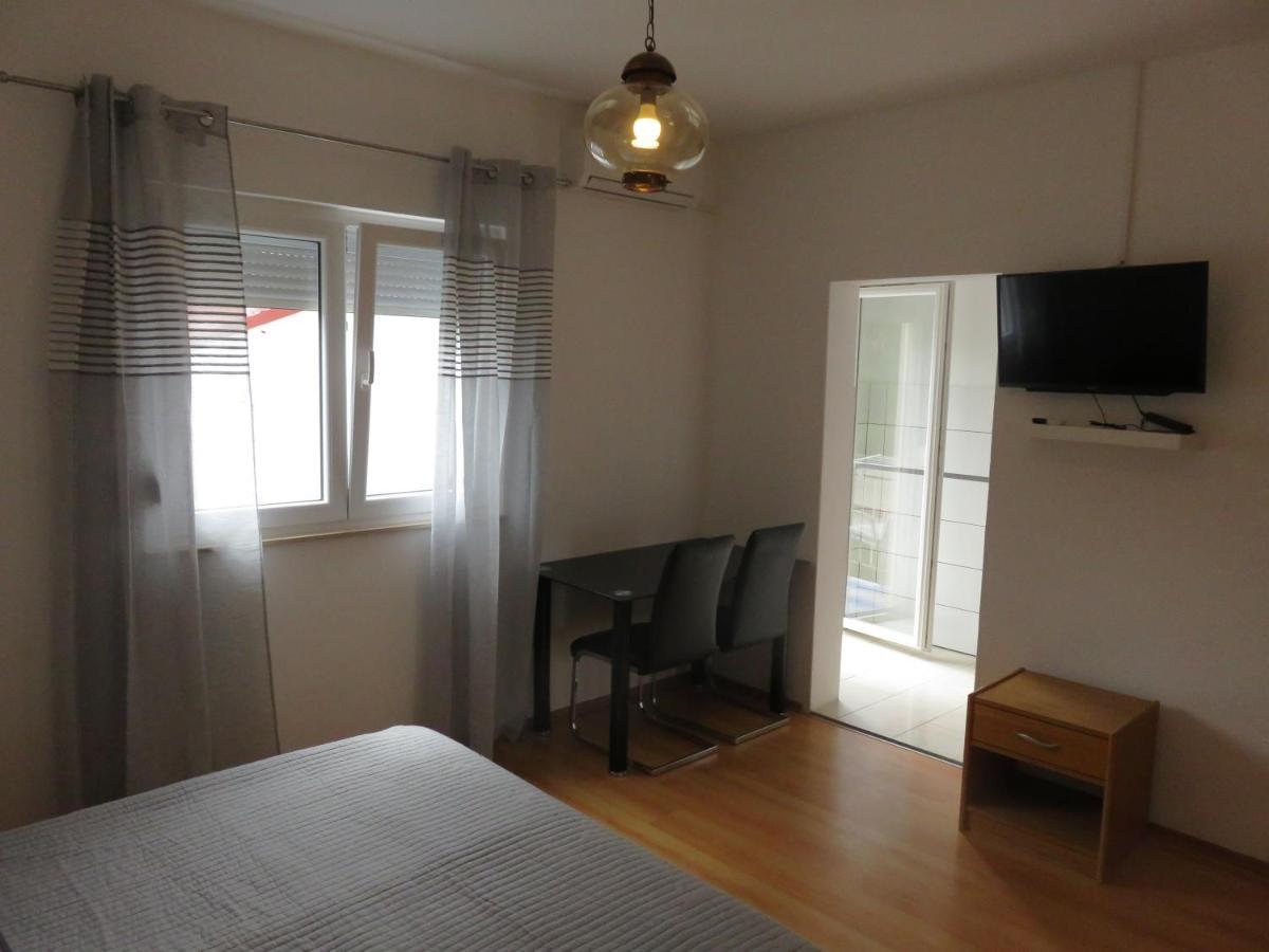 Apartmani Mm Starigrad Paklenica Exterior photo