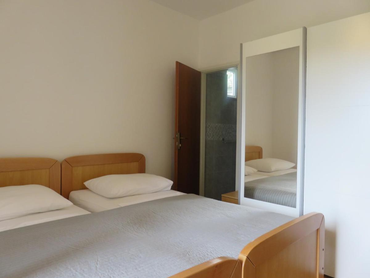 Apartmani Mm Starigrad Paklenica Exterior photo